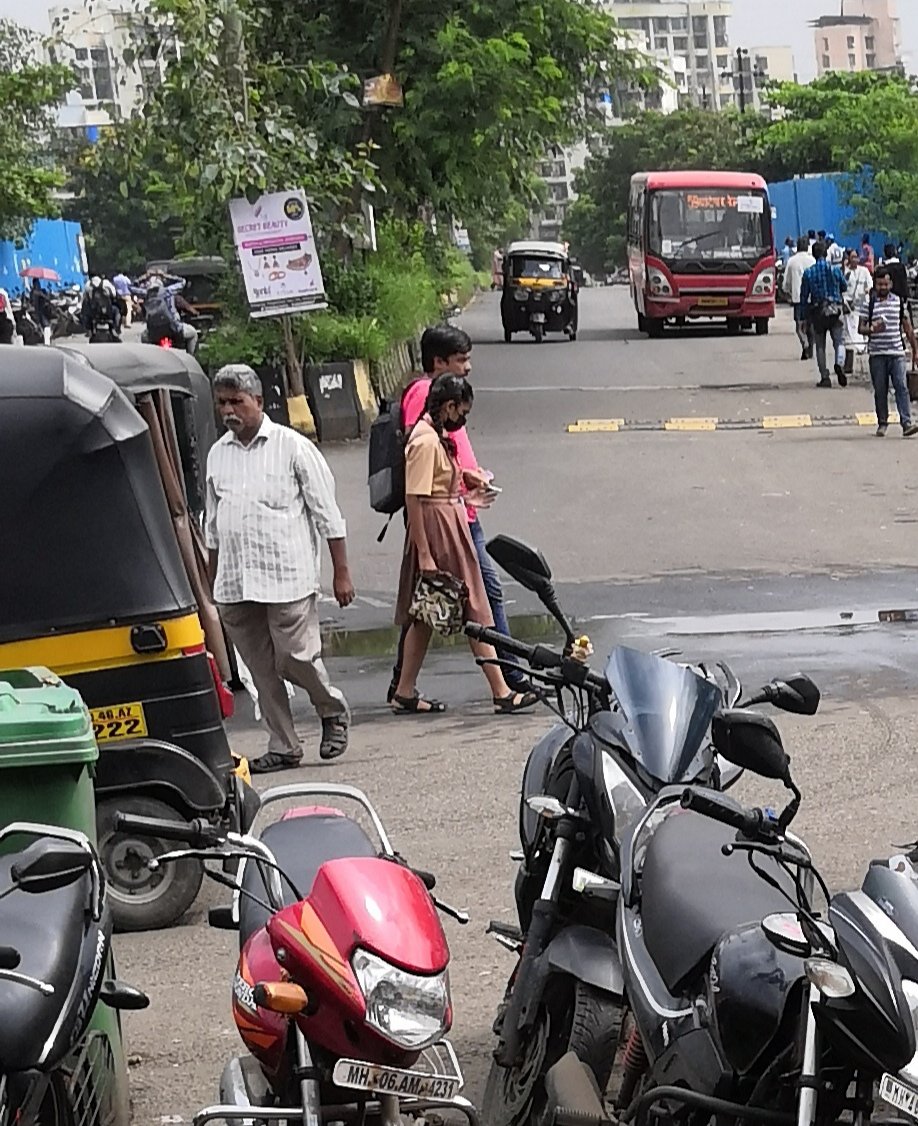 Rocky2161's tweet photo. @Rj_Rohan_935 @halde_pravin @NMMTonline @NMMTonline Bus59 waiting at khandeshwar stop before next  trip.

Thanks for bus service. 
Buses are running full in evening, suggesting Pls run 3 buses https://t.co/HWUhnSu3bk