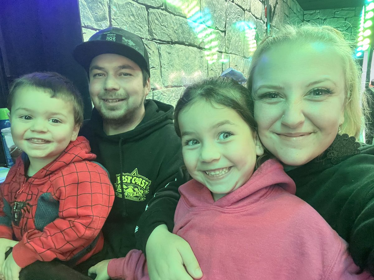 heyitscloudyyy's tweet photo. We went to the fair and it was SO fun! https://t.co/muxiKVuWrL