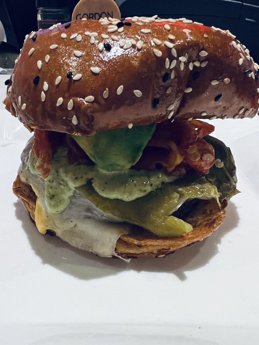 Gordon Ramsay…the man makes a great burger. https://t.co/yy3XPY8Q6z