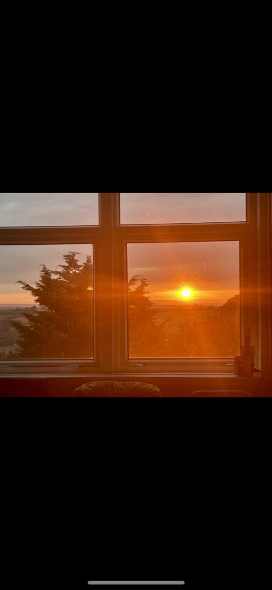 Haven’t worked in the tower block for a while but the view is pretty awesome from the 4th floor and we always enjoy taking 2 minutes to enjoy the sunrise after a busy night shift 😍 <a href="/RCHTWeCare/">Royal Cornwall Hospitals NHS Trust</a>