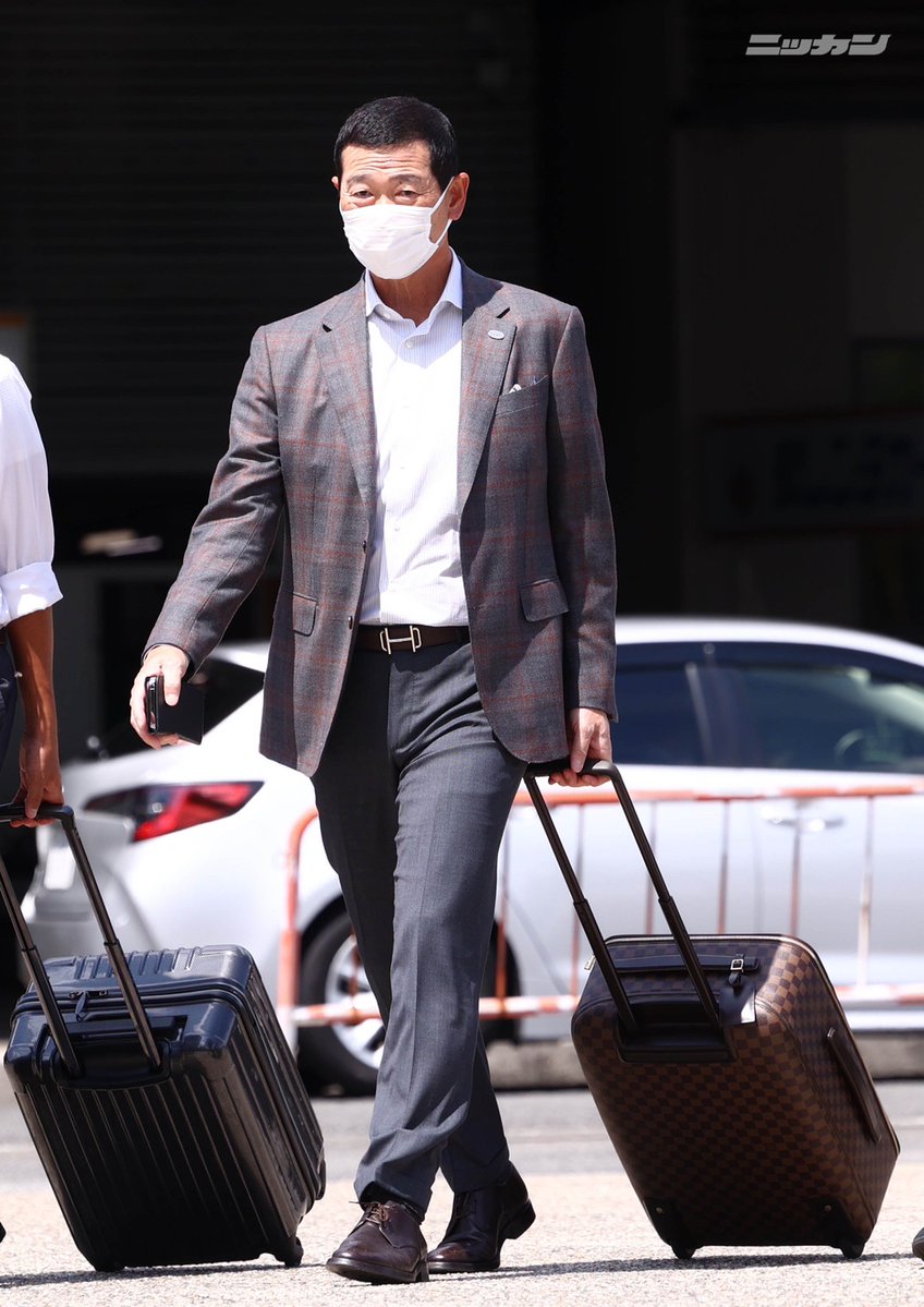 nikkan_giants's tweet photo. 【＃Ｇコレ 🚄】

明日から大阪で５試合です✨
京セラドーム大阪でヤクルト２連戦→１日空いて甲子園で阪神３連戦。

豪華なコーチ陣✨
＃亀井善行 ＃阿部慎之助 ＃桑田真澄 https://t.co/Ys4eyQOnyI
