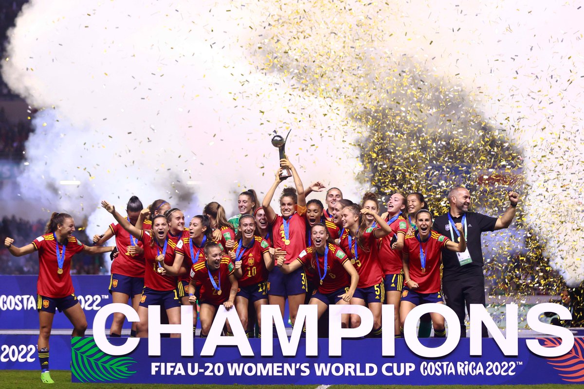 FIFAWWC's tweet photo. C A M P E O N A S 🏆

#U20WWC | #VamosJuntas https://t.co/mFFJU4Aa34