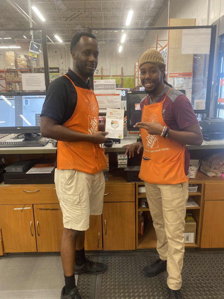 ⭐️Milestone Alert ⭐️ DS Tavares and I CELEBRATING our shining stars at HD0233. Congrats to Ron on his 9th gold and LJ on his first Platnuim. 👏🏽👏🏽👏🏽