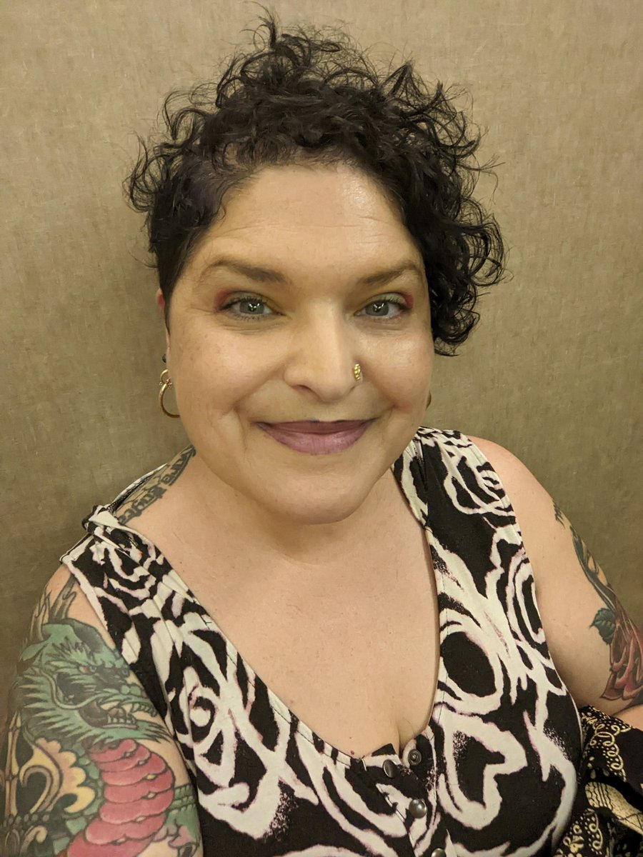 belagaytan's tweet image. New shorter haircut. ❤️ Love it! I also have blue highlights in my hair but you can&apos;t see them in this pic. 💙

#DevaCurl #DevaCut