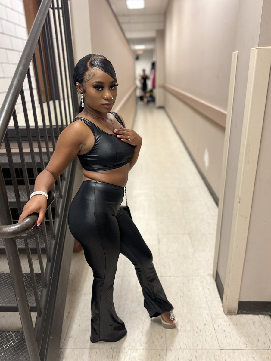 Da Baddest girl in the room😍🤍 #gramfam