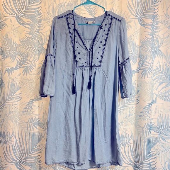 AliceHawkswort2's tweet photo. So good I had to share! Check out all the items I'm loving on @Poshmarkapp #poshmark #fashion #style #shopmycloset #daisystreet #anthropologie: https://t.co/Wa6HMMZJQq https://t.co/Z8DGlteKgU