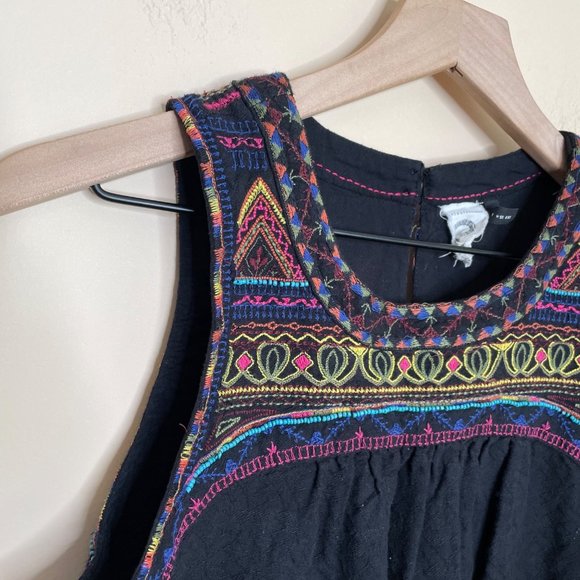 AliceHawkswort2's tweet photo. So good I had to share! Check out all the items I'm loving on @Poshmarkapp #poshmark #fashion #style #shopmycloset #daisystreet #anthropologie: https://t.co/Wa6HMMZJQq https://t.co/Z8DGlteKgU