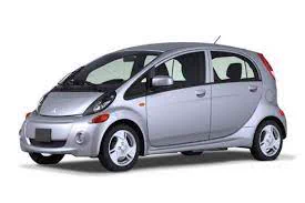 ベース車の三菱i(アイ)自体知らない人も居るかもしれないのでベース車画像貼っておきますねアメリカ向けは少し幅広かったりEU向けは長かったり(最後の普通車モデルと同じ)EVや福祉車もあったりしました(過去形が辛い) 