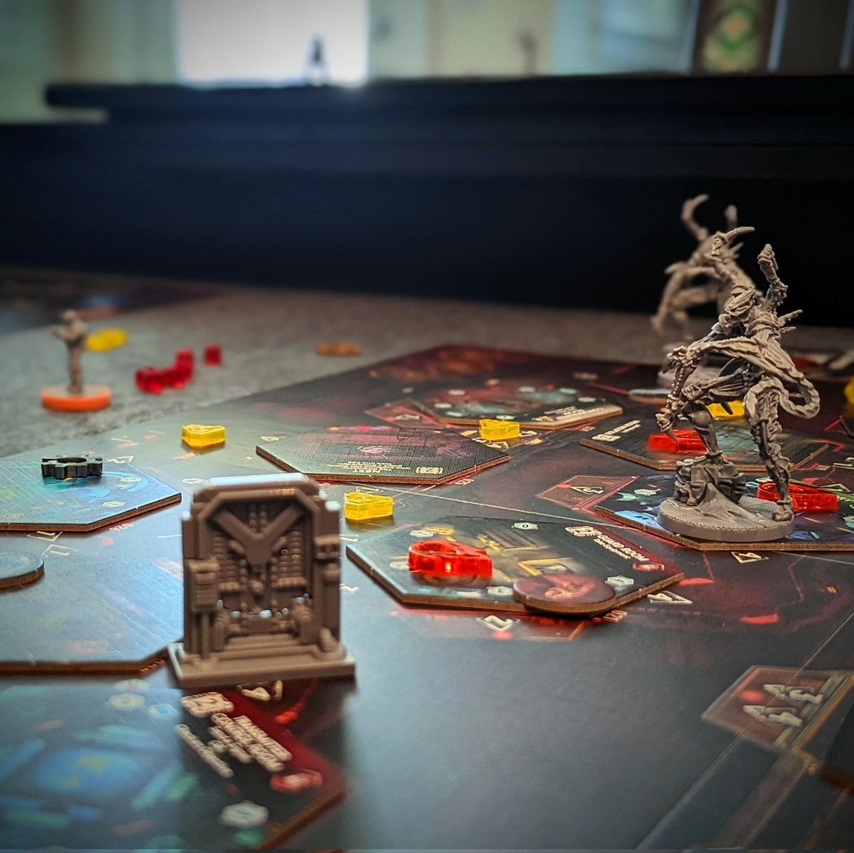 littlecoffeefox's tweet photo. It's a board-game kinda day! Got to show off some of my painted Scythe minis and learned to play Nemesis: Lockdown! https://t.co/EW9GWckm3L