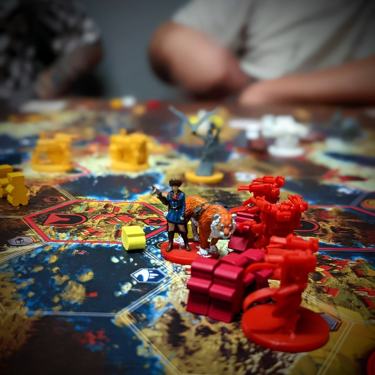 littlecoffeefox's tweet photo. It's a board-game kinda day! Got to show off some of my painted Scythe minis and learned to play Nemesis: Lockdown! https://t.co/EW9GWckm3L