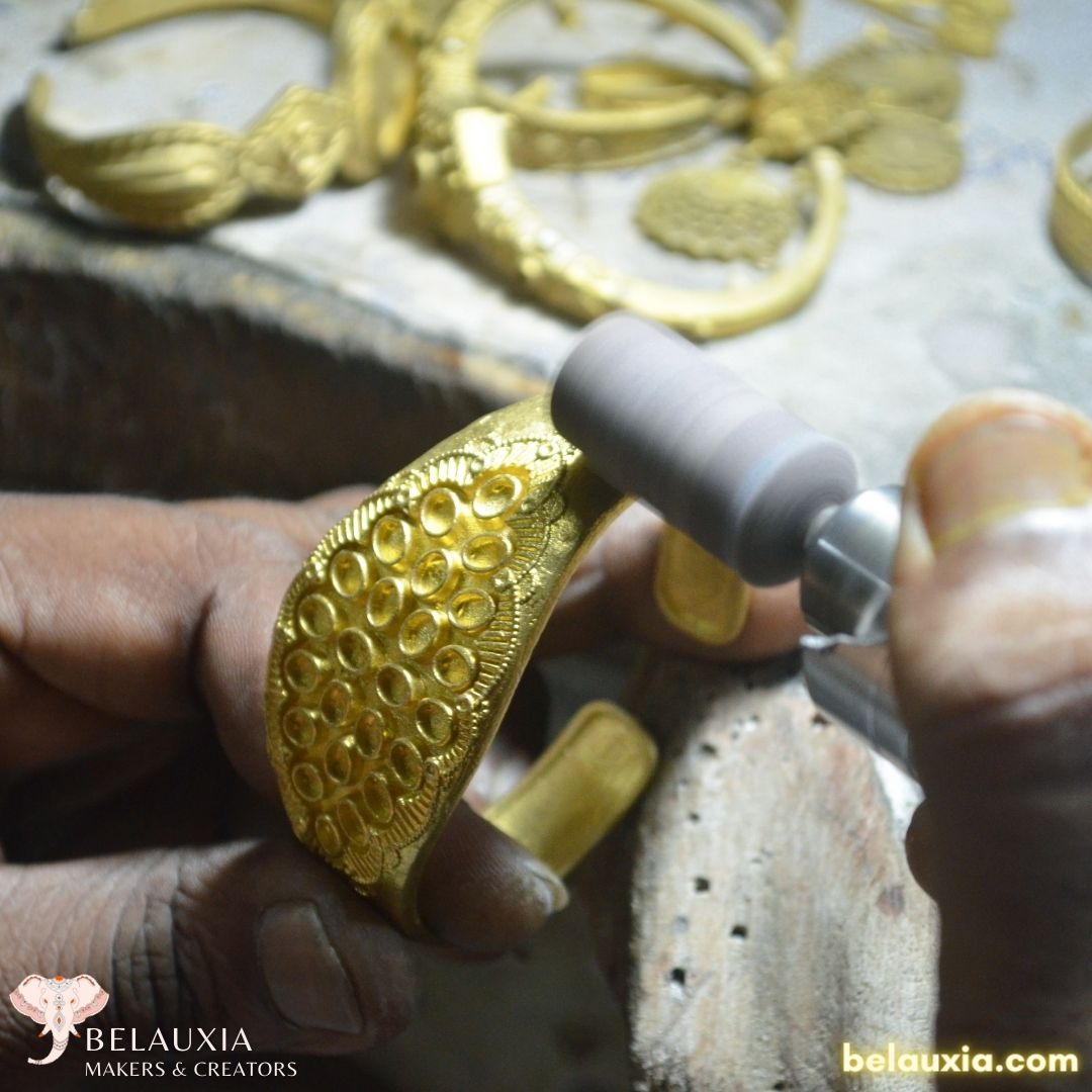 belauxia's tweet photo. Final touch up of bangle.
Follow our upcoming tweets at @belauxia

#belauxia #handmadejewelry #jewelrymanufacturing #customjewelry #tweet100 #Share #Tweets https://t.co/7g0JWjfnPg