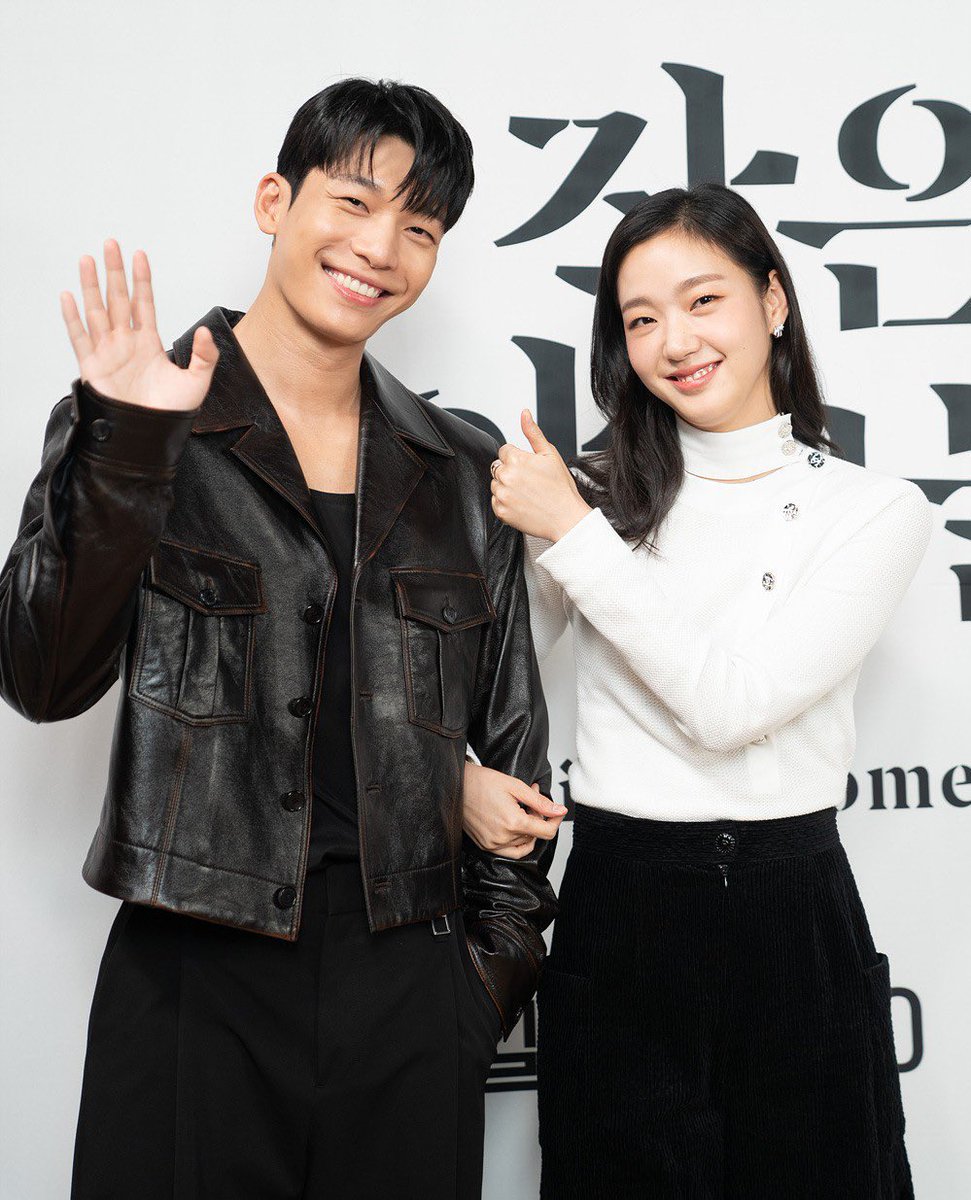 D0HYUNSOO's tweet photo. WI HAJOON AND KIM GOEUN EVERYBODY https://t.co/VpWFJUzlq6