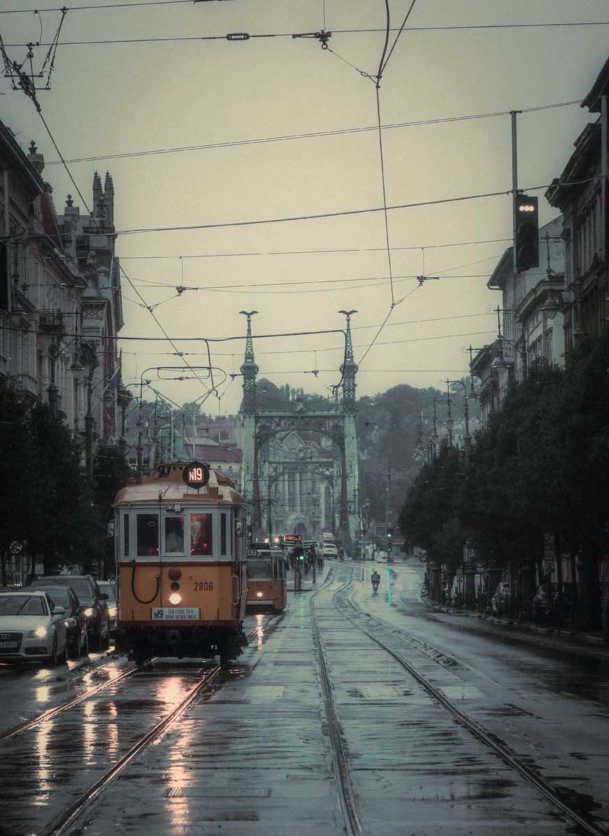Dark days.

#streetphotography 
#Budapest