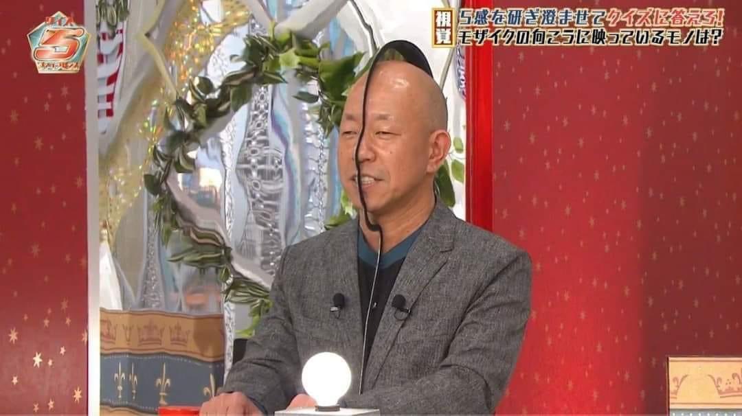 asrulmm's tweet photo. Apparently this fella had to attend two live TV programs in Japan, one a serious talkshow + the other is a gameshow… with both being broadcast AT THE SAME TIME.

So the solution is… https://t.co/Hx4Tx98Naa