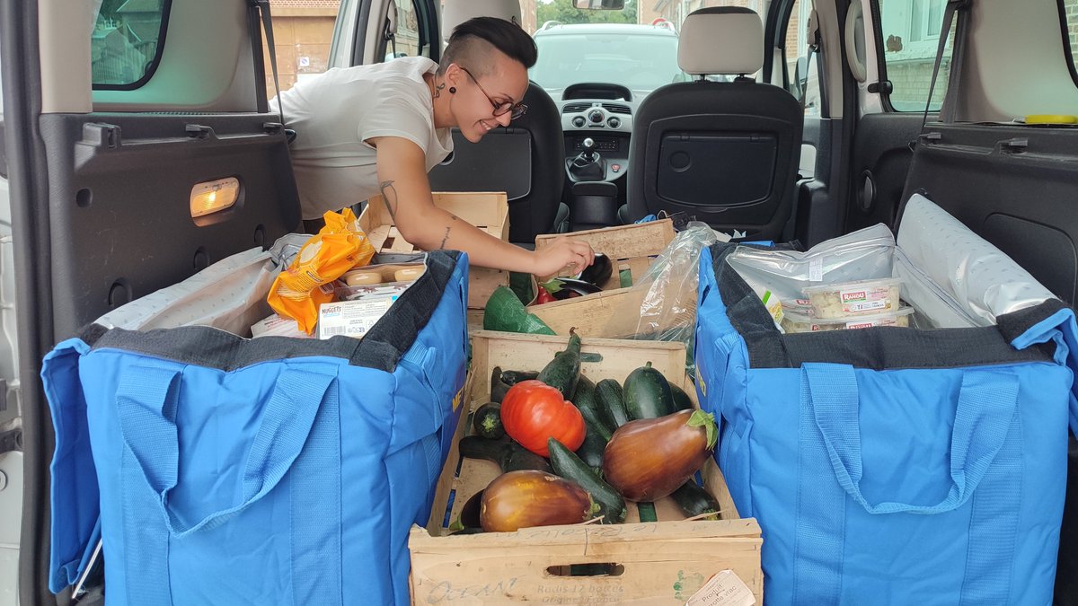 En cette rentrée, le pouvoir d’achat est l’un des défis de l’exécutif. Des initiatives locales voient le jour pour lutter contre l’inflation. Comme à Amiens, où des programmes d'aide alimentaire soulagent les ménages. Reportage d'@AmandineReaux radiofrance.fr/franceculture/…