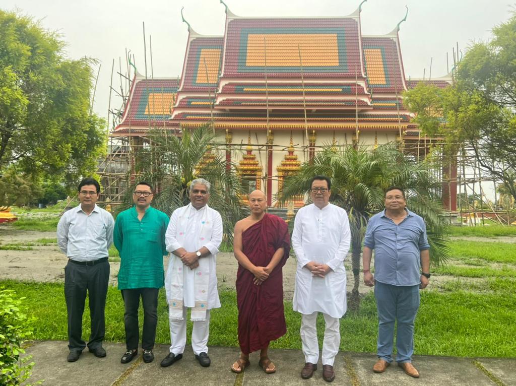 ZingnuChau's tweet photo. Felt blessed to visit Golden Pagoda ‘Kongmu Kham’ today while accompanying Shri @byadavbjp Ji, Hon’ble Union Minister, along with HDCM Shri @ChownaMeinBJP Ji and Govt. officials today in the morning before his departure to Delhi.

@BJP4India https://t.co/8DR3OF18fD