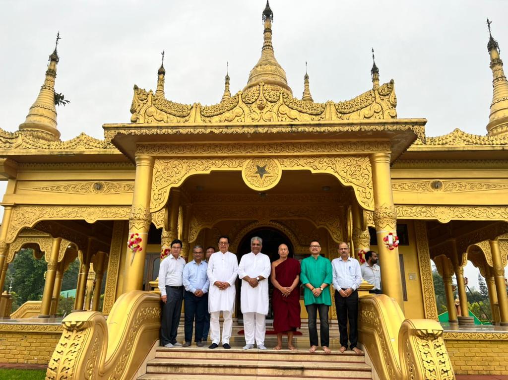 ZingnuChau's tweet photo. Felt blessed to visit Golden Pagoda ‘Kongmu Kham’ today while accompanying Shri @byadavbjp Ji, Hon’ble Union Minister, along with HDCM Shri @ChownaMeinBJP Ji and Govt. officials today in the morning before his departure to Delhi.

@BJP4India https://t.co/8DR3OF18fD