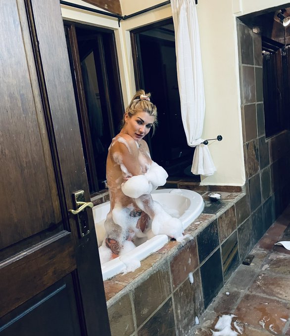 Spontaneous break away - from behind.. B*j, log cabin.. Wanna see more? Follow for FREE! 👇🏻 https://t<a href="/tag/letsgetdirty"class="tags"><span>#letsgetdirty</span></a><a href="/tag/daringnikki"class="tags"><span>#daringnikki</span></a><a href="/tag/icangetdirtytoo"class="tags"><span>#icangetdirtytoo</span></a>