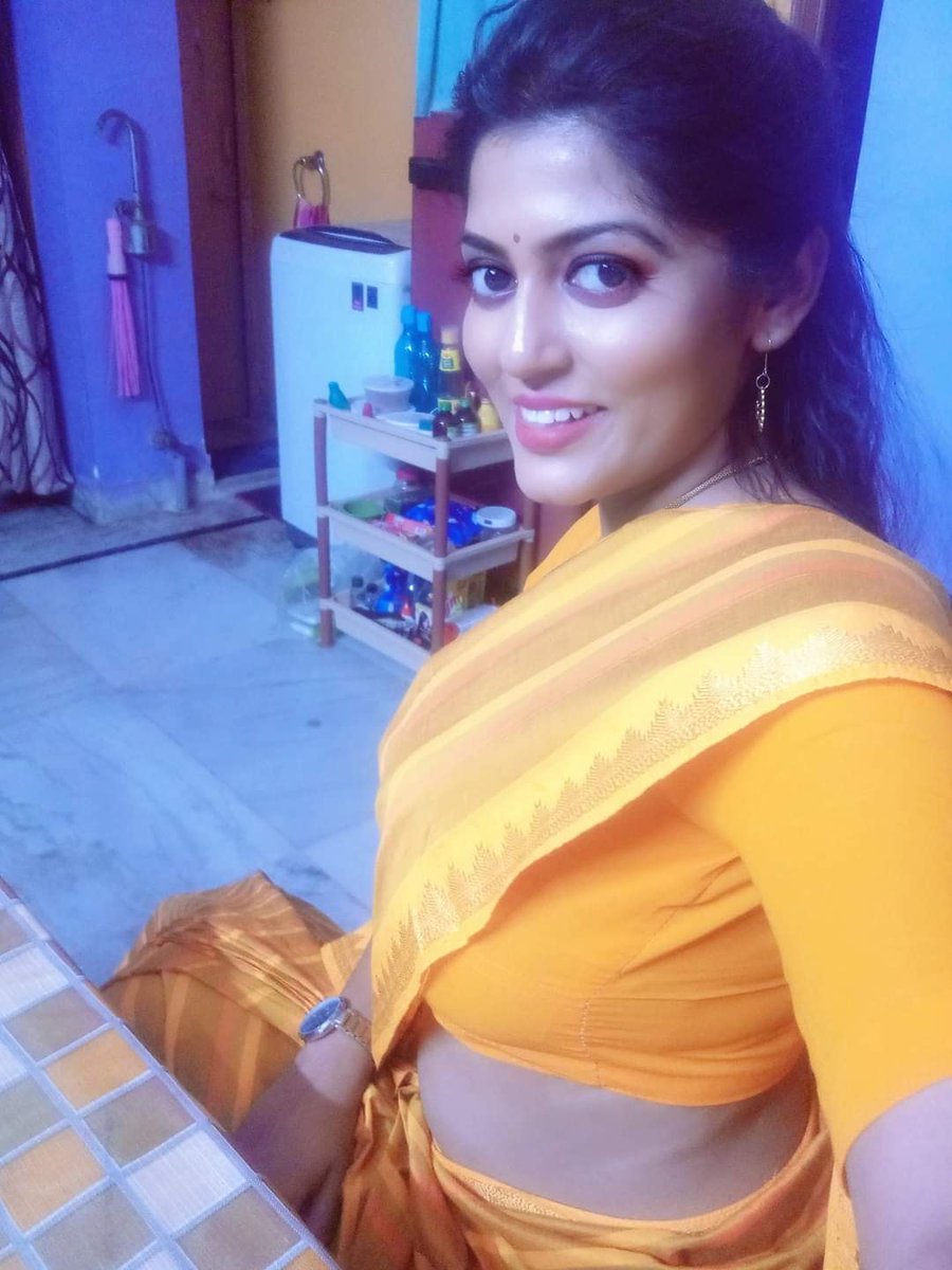 ActressStill's tweet photo. Model #triyadas in saree #triya https://t.co/FNFDCtEhJT
