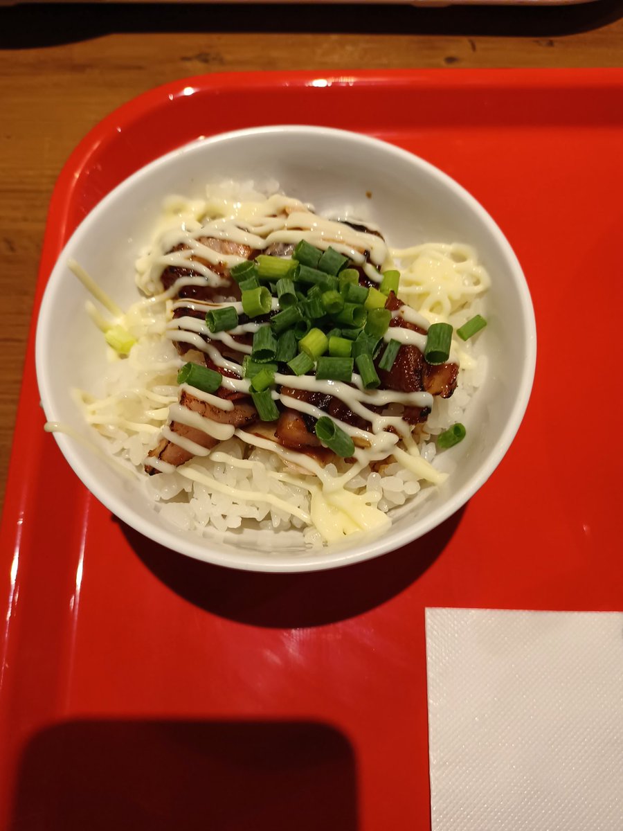 mahina_hair's tweet photo. 横浜ハンマーヘッド内の博多とんこつラーメン一星。
ランチセットにてあからさまなメニュー詐欺に出会いました笑 https://t.co/qZV3AfXLrP