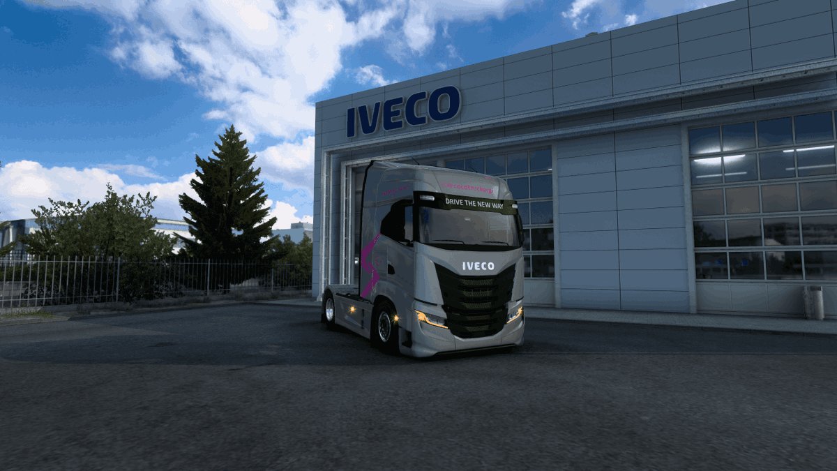 IvecoES's tweet photo. Hoy es el #DiaInternacionalDelVideojuego 🎮 y aunque estamos seguros de que tu #IVECO S-WAY no tiene nada que envidiarle al de la ficción ¡esta vez queremos que nos muestres tu diseño digital! 🚛👌
📸 IVECO S-WAY de @oticg diseñado para @eurotruck2br https://t.co/gh78rYX7es