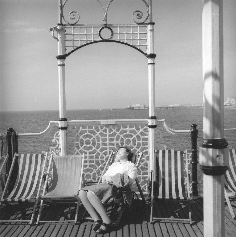 RIBA's tweet photo. Sunbathing on the Palace Pier, #Brighton, 1960s (📷Eric de Mare / #RIBACollections)
Wishing everyone a similarly restful long #BankHoliday weekend 😎
#archhist #twitterstorians https://t.co/FAMKyIqEfW