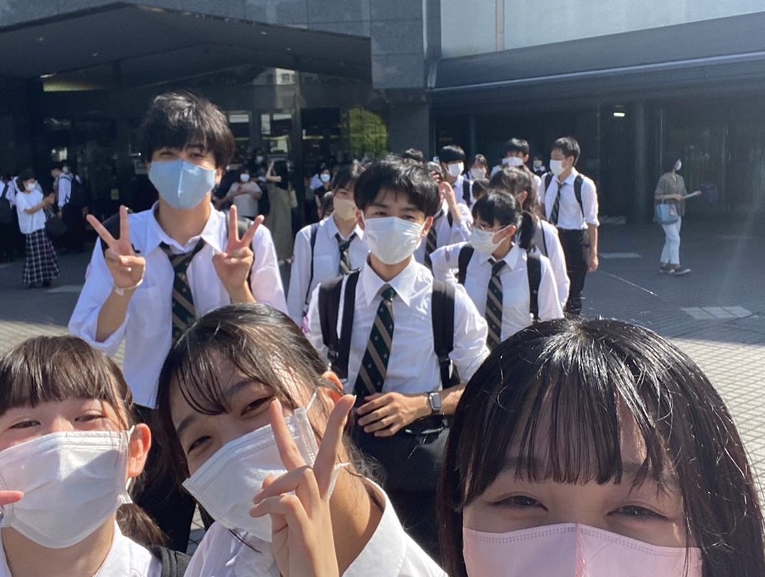 sswenjoy's tweet photo. 8月11日に東京都高等学校吹奏楽コンクール東日本組に参加しました！
結果は銀賞でした🥈
このコロナ禍で日々の活動や合宿など沢山練習し、本番では楽しんで演奏する事が出来た感謝の気持ちでいっぱいです❗️先生方や保護者の方々、先輩方本当にありがとうございます‼︎
これからも部員一同頑張ります！ https://t.co/eTyM2mRhPM