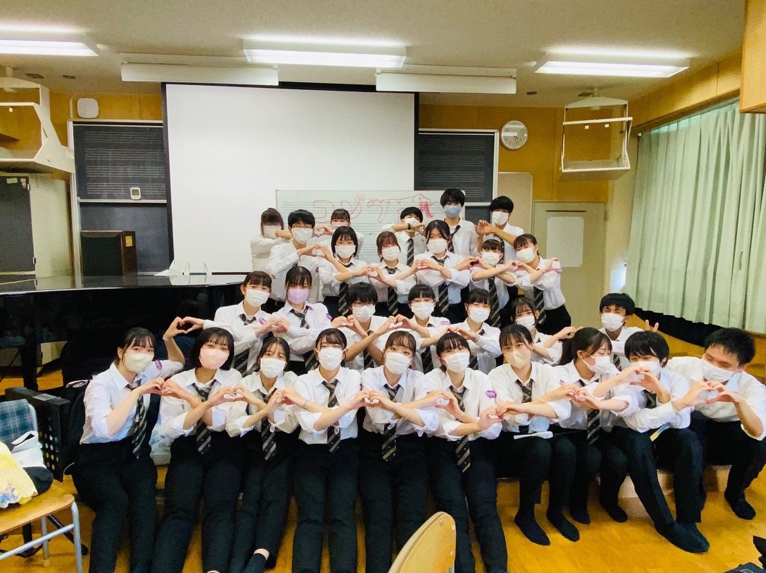 sswenjoy's tweet photo. 8月11日に東京都高等学校吹奏楽コンクール東日本組に参加しました！
結果は銀賞でした🥈
このコロナ禍で日々の活動や合宿など沢山練習し、本番では楽しんで演奏する事が出来た感謝の気持ちでいっぱいです❗️先生方や保護者の方々、先輩方本当にありがとうございます‼︎
これからも部員一同頑張ります！ https://t.co/eTyM2mRhPM