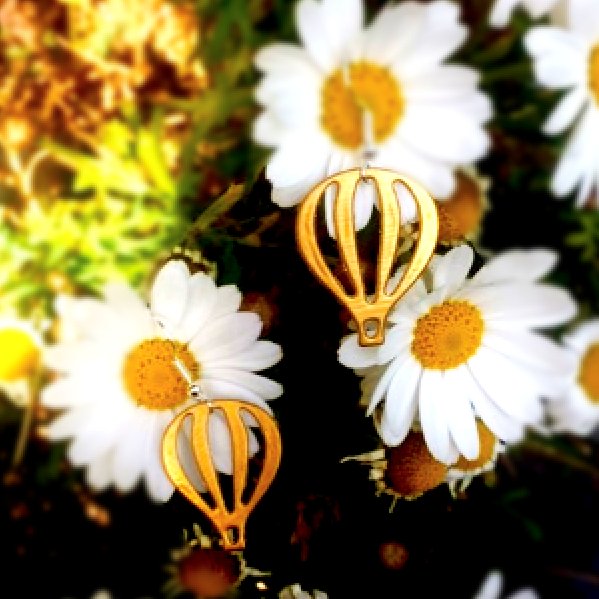 These contemporary Hot Air Balloons Earrings are handmade from lightweight aluminium and are available in a wide variety of colours 😍

#IloveBristol #BestOfBristol #bristolfashion #madeinbristol #Bristolballoon #bristolballoons #hotairballoon #balloonearrings #iloveballoons