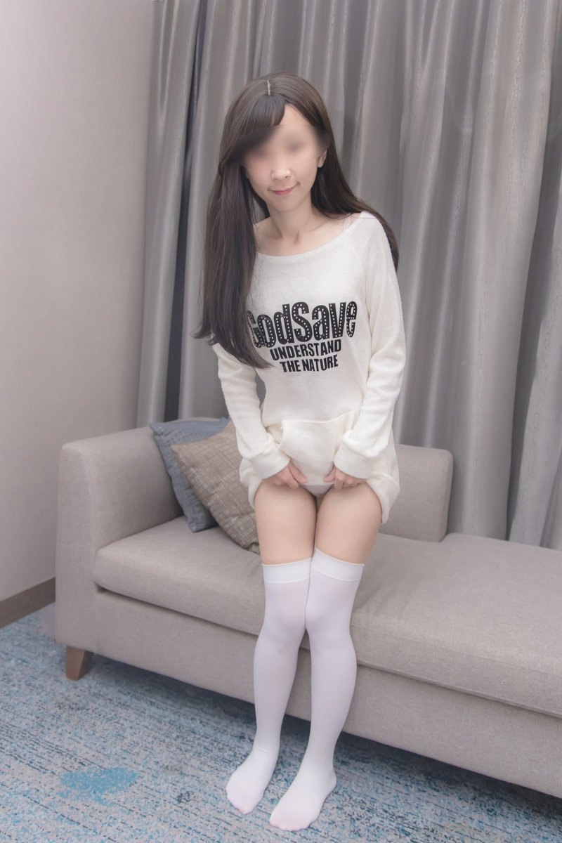 這件穿起來感覺很清純的樣子
大家覺得呢😋 https://t.co/Ll265dQQrY