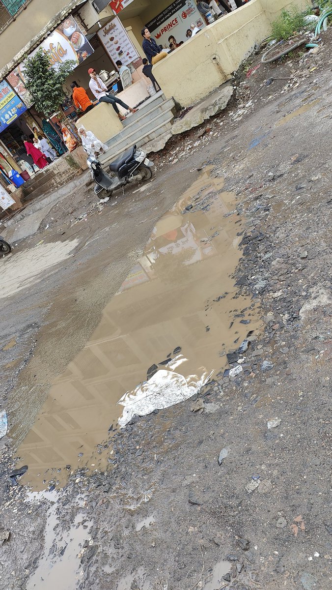 assadkhan2009's tweet photo. @TMCaTweetAway @MMRDAOfficial 

Request you to look into our road condition since 3 years between the 2 TMC approved buildings on Old Mumbai Pune Road, Bholenath Nagar gate, Mumbra https://t.co/Qb5uE1UHot