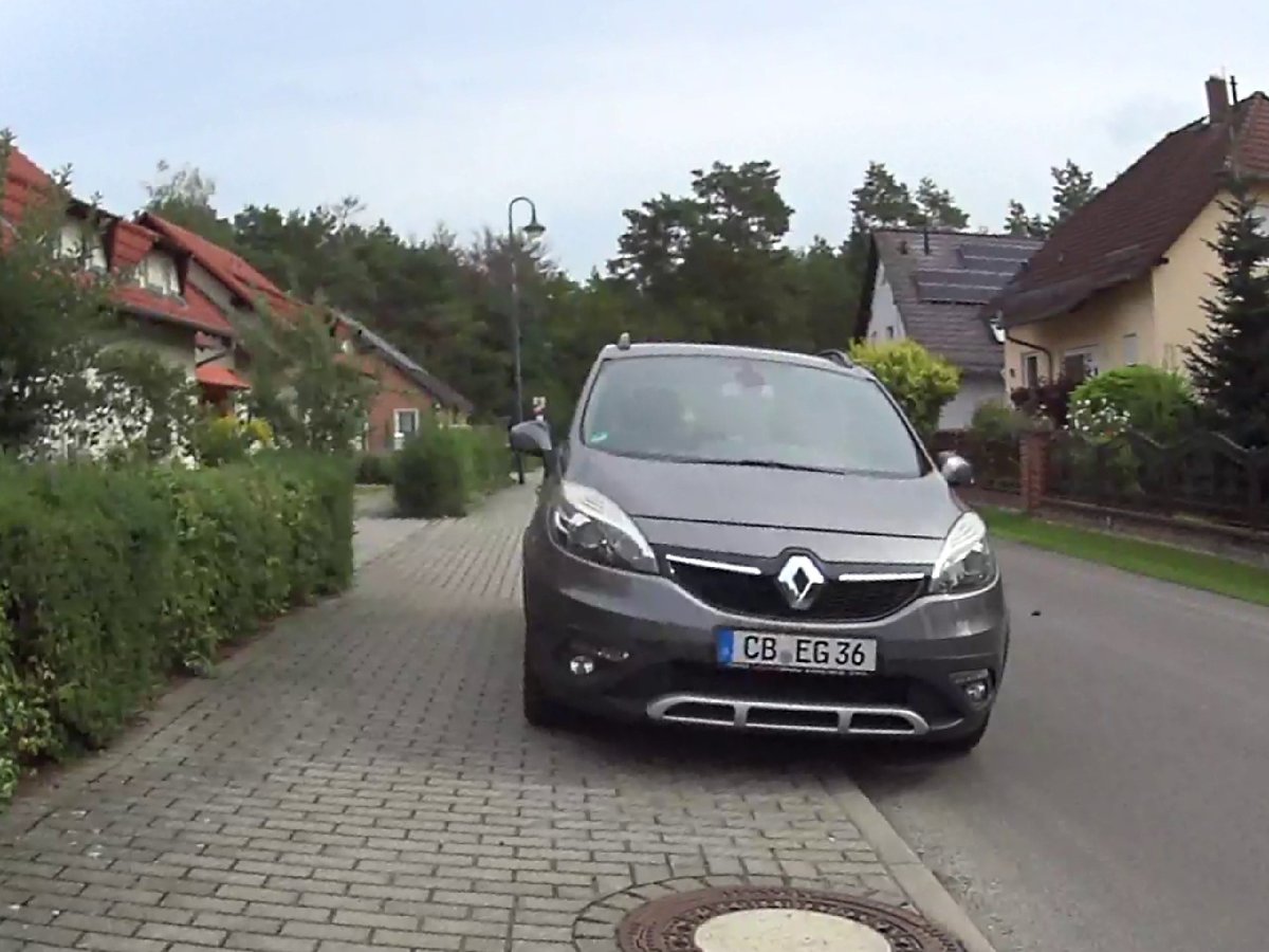 gehweghelden's tweet photo. #Gehwegblockierer #Grenzstraße @Stadt_Cottbus macht nichts #CB_RJ749 #CB_DJ243 #CB_EG36 #RuntervomGehweg #Paragraf12StVO @PolizeiBB https://t.co/N6QB4rRk07