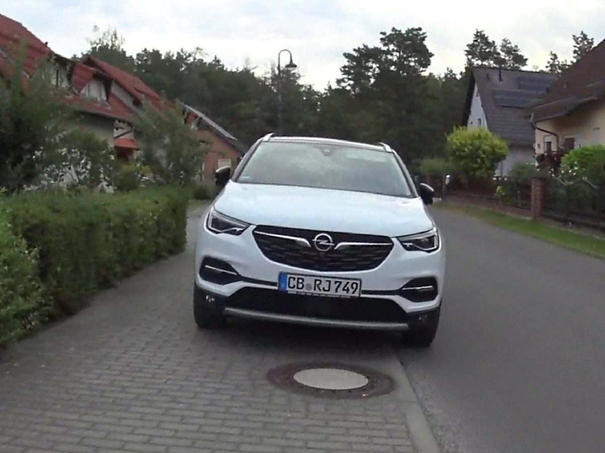 gehweghelden's tweet photo. #Gehwegblockierer #Grenzstraße @Stadt_Cottbus macht nichts #CB_RJ749 #CB_DJ243 #CB_EG36 #RuntervomGehweg #Paragraf12StVO @PolizeiBB https://t.co/N6QB4rRk07