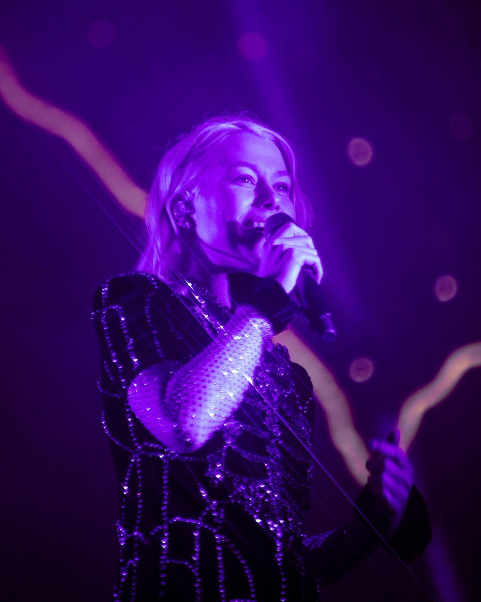 aintnopicnic's tweet photo. Raise your hand if you cried during the @phoebe_bridgers show✋💀 https://t.co/H8NK9Sa4e7