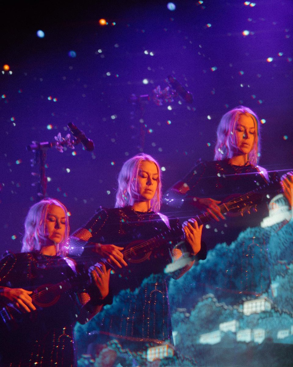 aintnopicnic's tweet photo. Raise your hand if you cried during the @phoebe_bridgers show✋💀 https://t.co/H8NK9Sa4e7