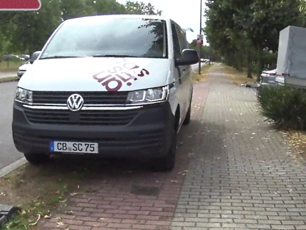 gehweghelden's tweet photo. #Radwegparker #CB_SC75 #Sebastians 🤮 #Feldstraße @Stadt_Cottbus #RuntervomRadweg #Paragraf12StVO https://t.co/1Hu5aUUrWp