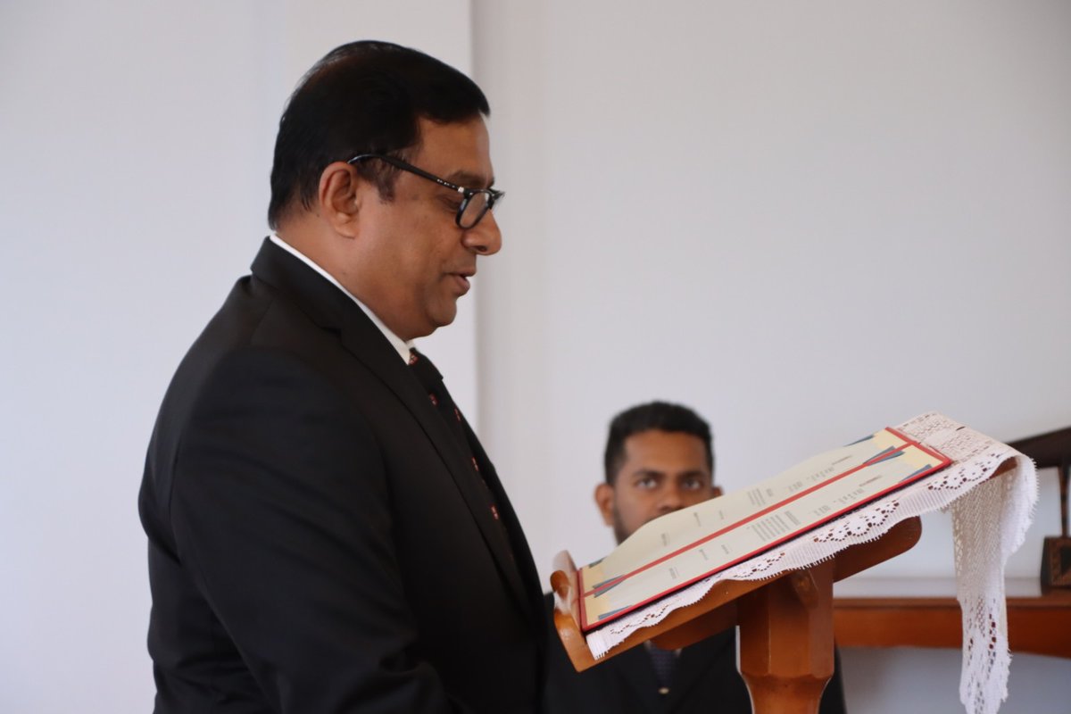 H.E Ratu Wiliame M. Katonivere tweet media