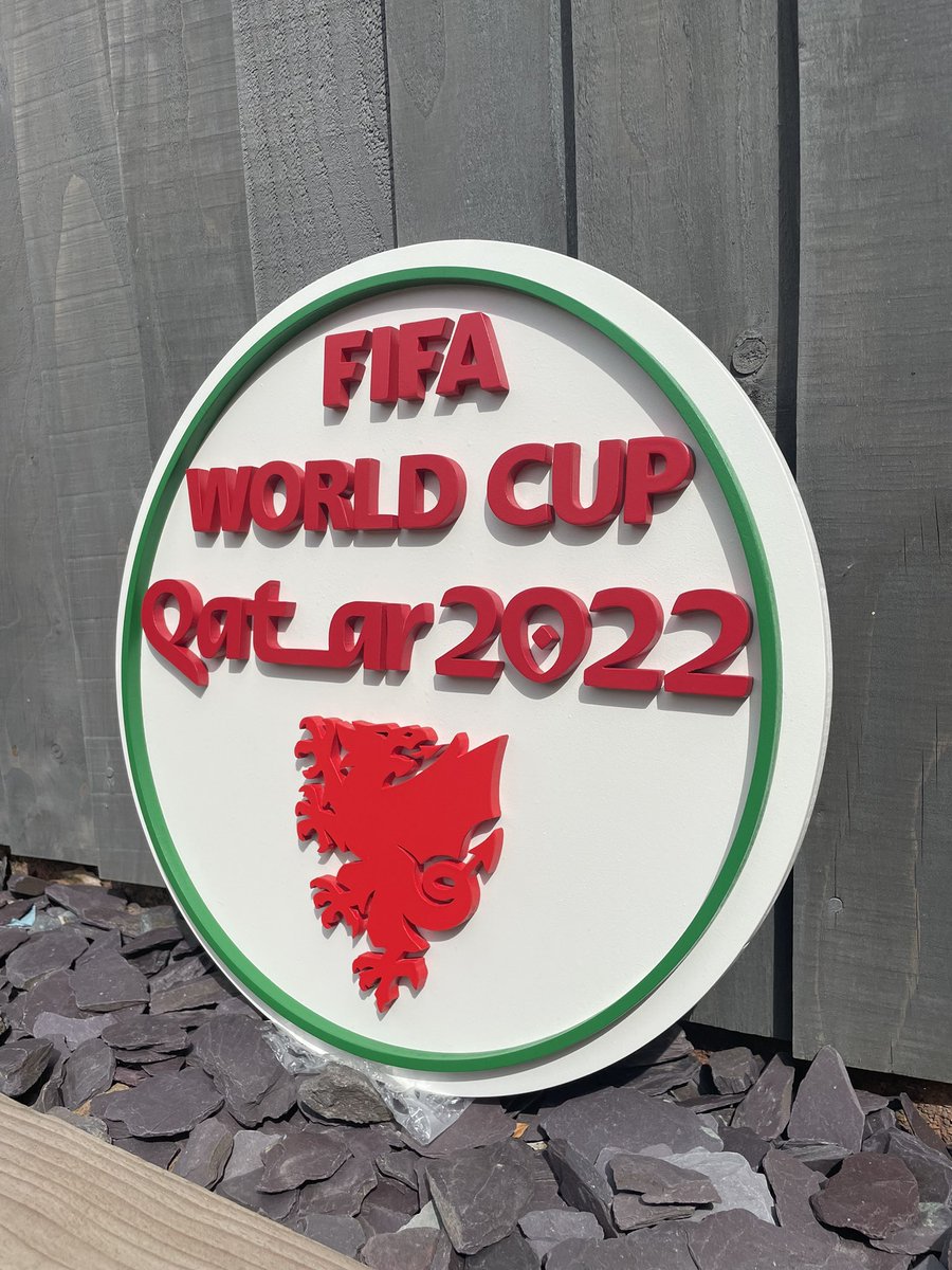 JaysCstmCreate's tweet photo. It’s been a long time (64 years) but Wales 🏴󠁧󠁢󠁷󠁬󠁳󠁿 have finally qualified for the FIFA World Cup in Qatar 🇶🇦 
#FIFAWorldCup #FIFAWorldCupQatar2022 #WALES  #welshfootball #faw #scrollsawartist #sign #mancave https://t.co/7FpxyGCW3Q