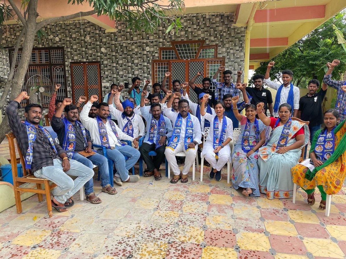 UshaDasari3's tweet photo. నేను అపరాధినా? KCR పెద్దపల్లికి వస్తే నన్నెందుక్ హౌస్ అరెస్ట్ చేస్తారు? మాకు సమాధానాలు కావాలి...
Am I an offender? We want answers ... పెద్దపలిలో బహుజన రాజ్యమే స్థాపిస్తాం, ముందు ముందు చూడండి
#KCRgoback @BSPTelangaana @bspindia https://t.co/02roDekVLp