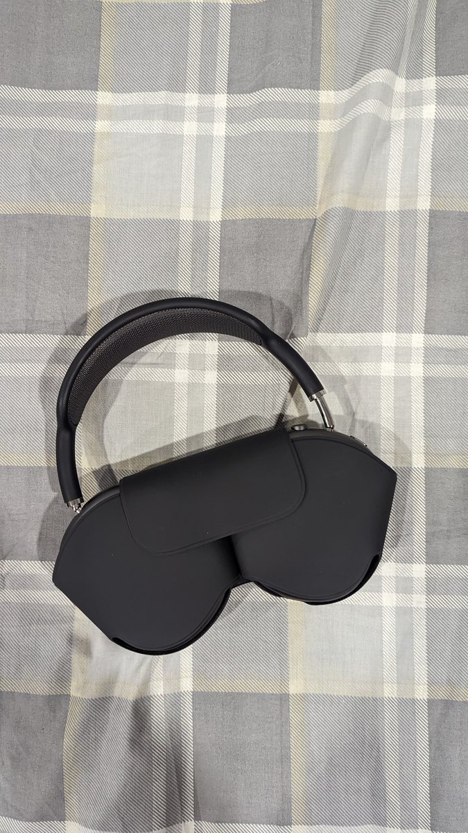 ShambuKushal's tweet photo. Selling AIRPODS MAX for
Inr49,000/800CAD Original
Inr66,100/880CAD. Bought just two days ago just used for unboxing and review.
Purchased in Canada
Reason:I don't need them
anymore( no fault in the product) Please retweet for better reach. #airpodsmax https://t.co/lULu1D3WBA