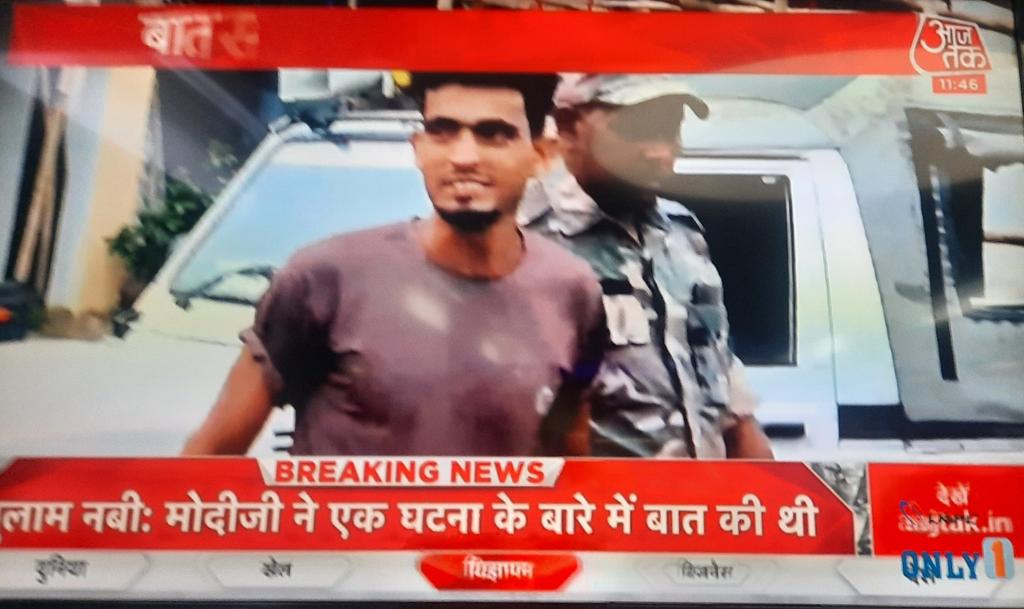 gauravcsawant's tweet photo. DEVIL FROM DUMKA: Shahrukh set a young Hindu girl on fire for refusing to speak to him. She died.
Fast track court &amp; death penalty for such evil. Anyone who dares to throw acid on girls or sets them on fire must be given mandatory death sentence by courts. Pls Fast Track Justice. https://t.co/chhruGUYAJ