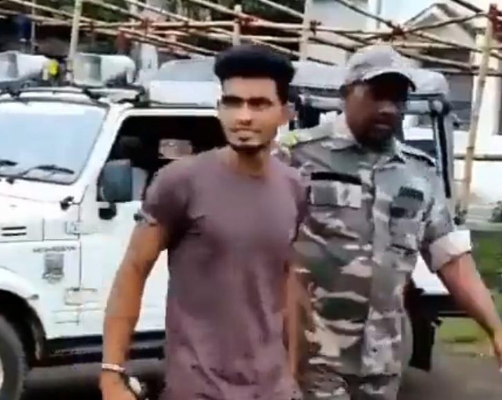 DEVIL FROM DUMKA: Shahrukh set a young Hindu girl on fire for refusing to speak to him. She died.
Fast track court &amp; death penalty for such evil. Anyone who dares to throw acid on girls or sets them on fire must be given mandatory death sentence by courts. Pls Fast Track Justice.