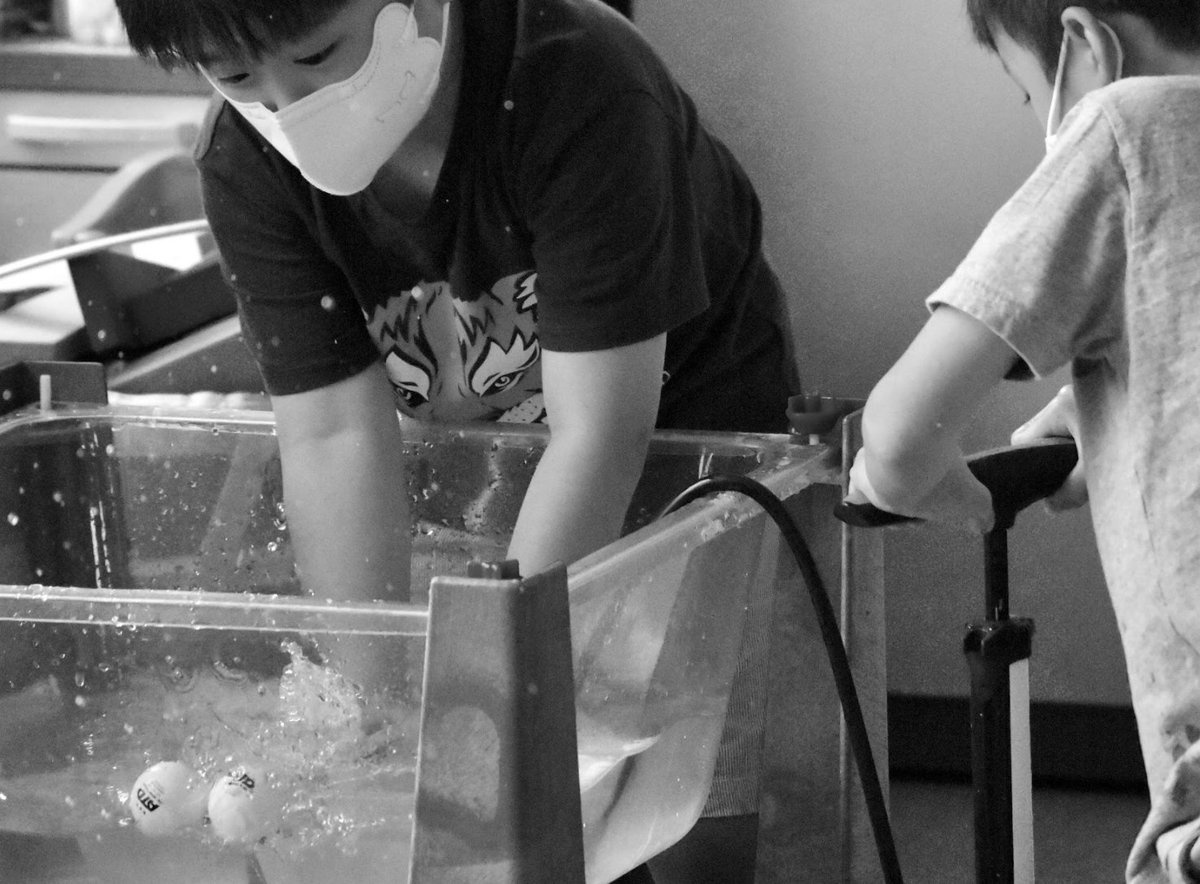 RobZook1's tweet photo. Grade 1 physicists @kispride  have been having “Hard Fun”, researching how sound waves travel through different states of matter. (NGSS 1-PS4-1)

Thanks @travispgriz for the photos.

#STEAM #K12 #NGSS  #inquiry #STEMeducation #STEM https://t.co/vV60xiYnmw