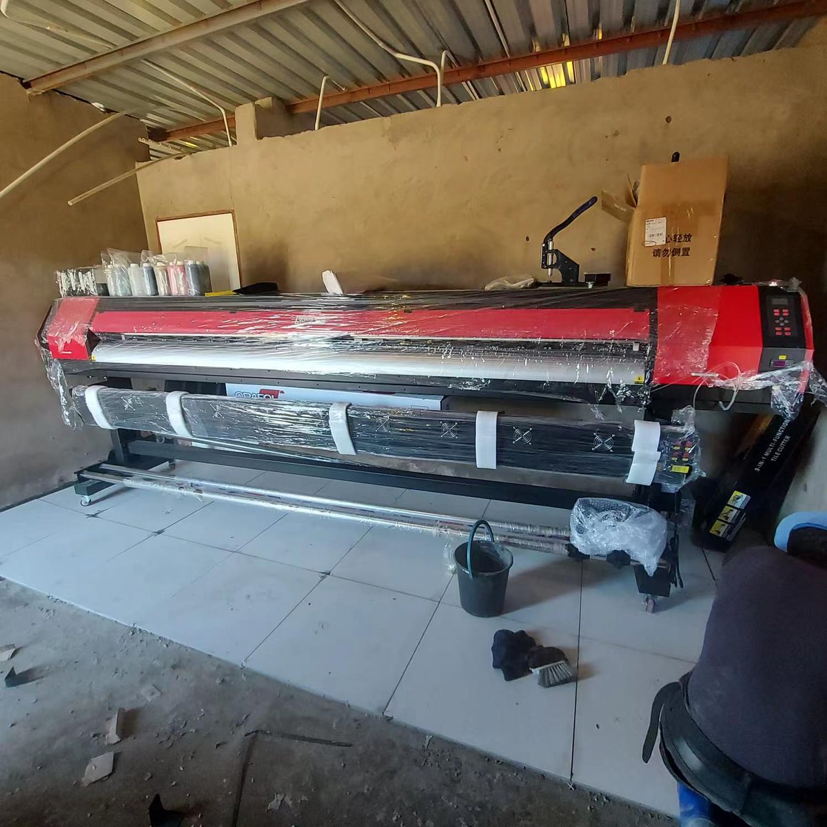 Nicolechen921's tweet image. 🔸KK3.2m 10ft eco solvent printer start installation in Africa Lesotho with technician's guidance online.
🔸Wechat&amp;amp;Whatsapp: +86 159 157 81 352;

#10ftlargeformatprinter
#10ftprinter
#ecosolventprinter10ft
#10ftsublimationprinter
#10ftrolandlargeformatprinter
#plotterprinter320cm