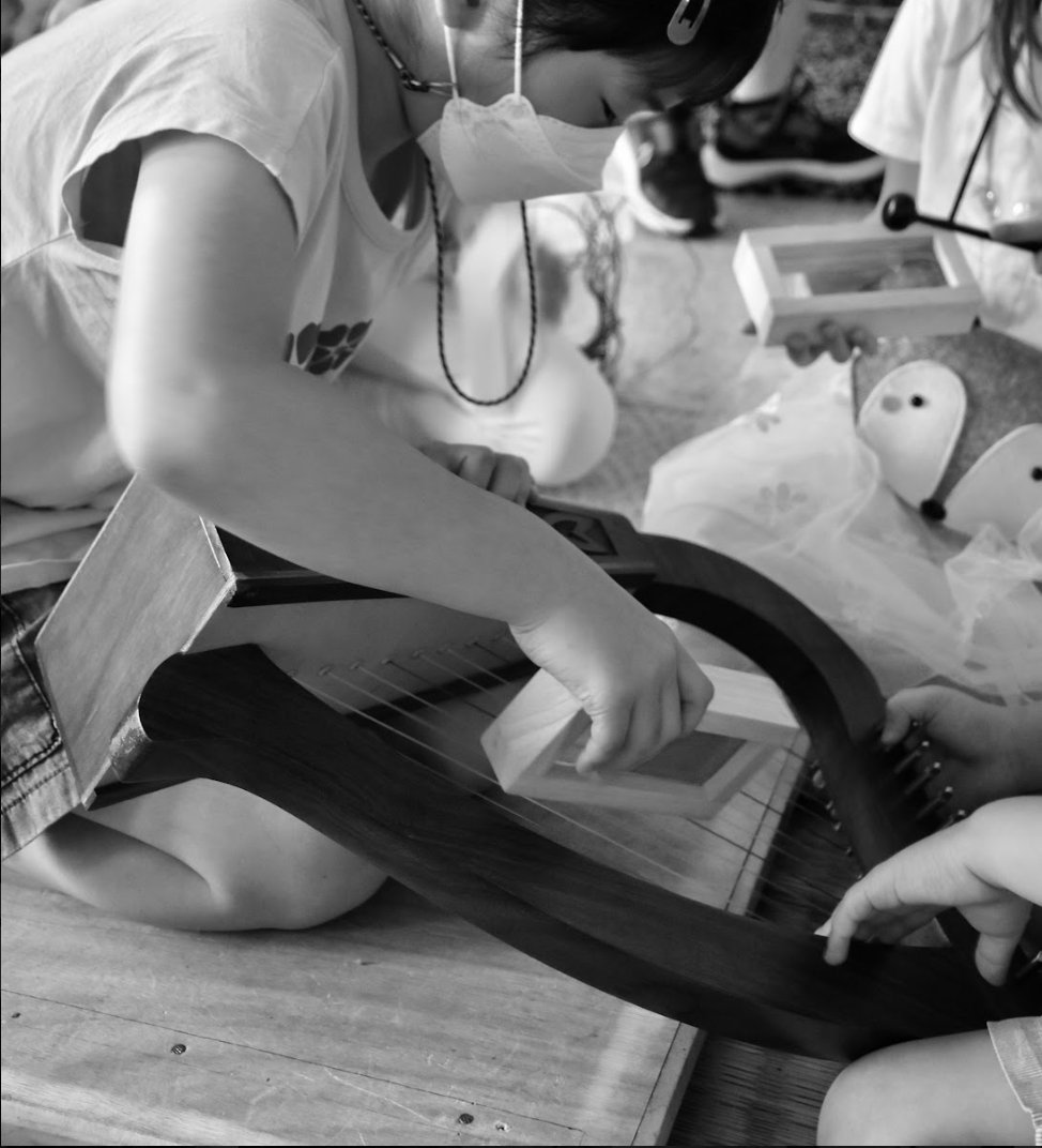 RobZook1's tweet photo. Grade 1 physicists @kispride  have been having “Hard Fun”, researching how sound waves travel through different states of matter. (NGSS 1-PS4-1)

Thanks @travispgriz for the photos.

#STEAM #K12 #NGSS  #inquiry #STEMeducation #STEM https://t.co/vV60xiYnmw