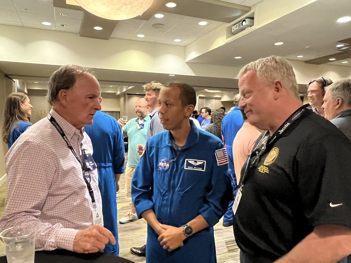 Martin4Hou's tweet photo. Wonderful catching up with our @NASA_Johnson crew and friends on the eve of @NASAArtemis 1 launch! Lovely to meet astronauts Chris Williams and Christina Birch! #Artemis #NASA #nasajsc #HOU #WeAreGoing https://t.co/VtJI0bvVHm