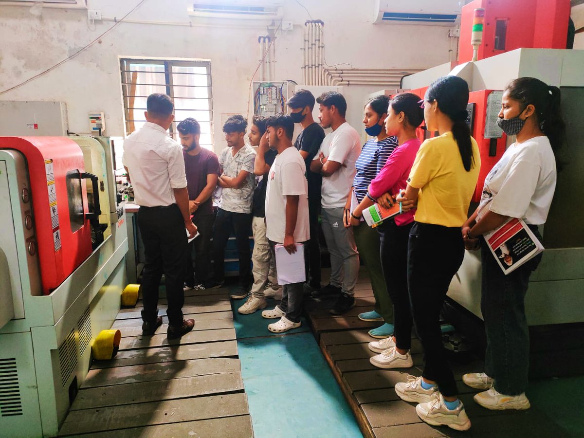 ghytrtcminmsme's tweet photo. Students from Jorhat Institute of Science & Technology are attending Summer Internship Training at Tool Room & Training Centre (TRTC), Guwahati on 29th Aug 2022 #MyMSME #internshiptraining https://t.co/S68Pks0vu9