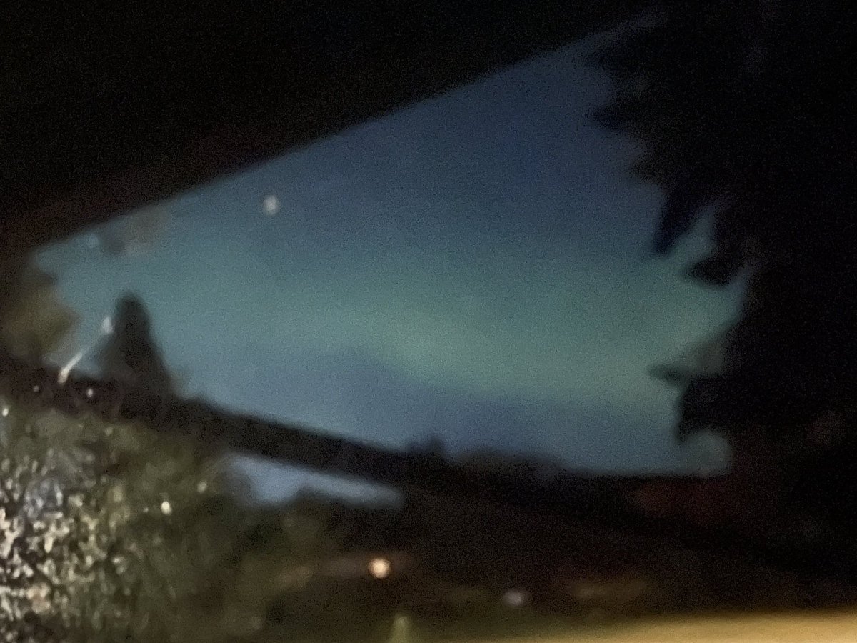 ginnylou403's tweet photo. Auroras visible in Black Diamond, AB right now. Looking N/NE towards Calgary. #aurora #alberta #blackdiamond #northernlights @AuroraNotify @AlbertaAurora https://t.co/H7xyGHCIly