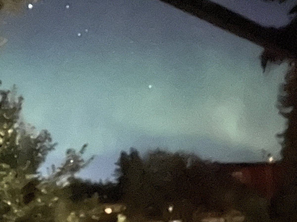 ginnylou403's tweet photo. Auroras visible in Black Diamond, AB right now. Looking N/NE towards Calgary. #aurora #alberta #blackdiamond #northernlights @AuroraNotify @AlbertaAurora https://t.co/H7xyGHCIly