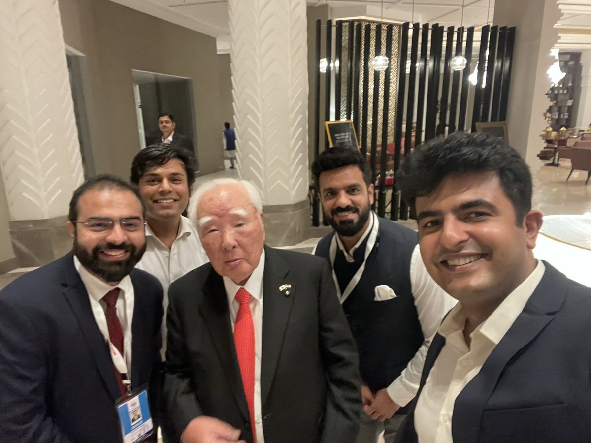 rajivchaba's tweet photo. Honoured to receive blessings and appreciation from the living legend, 93 years ‘young’ #OsamuSuzuki
One decision of this man 40 years back changed the entire automobile landscape of India
#40yearsofSuzukiInIndia #40yearsofMarutiSuzuki https://t.co/SNVRqMmtmV